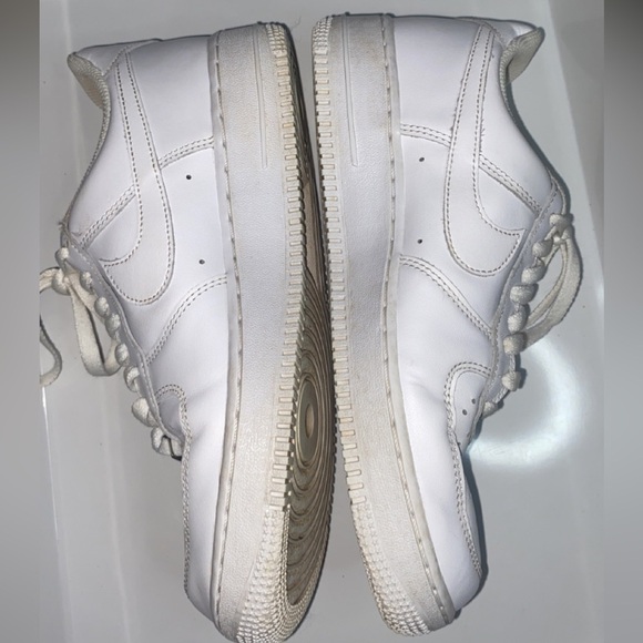 Nike Air Force 1 Size 9 All White Has minimal wear shown needs good cleaning - Picture 1 of 16